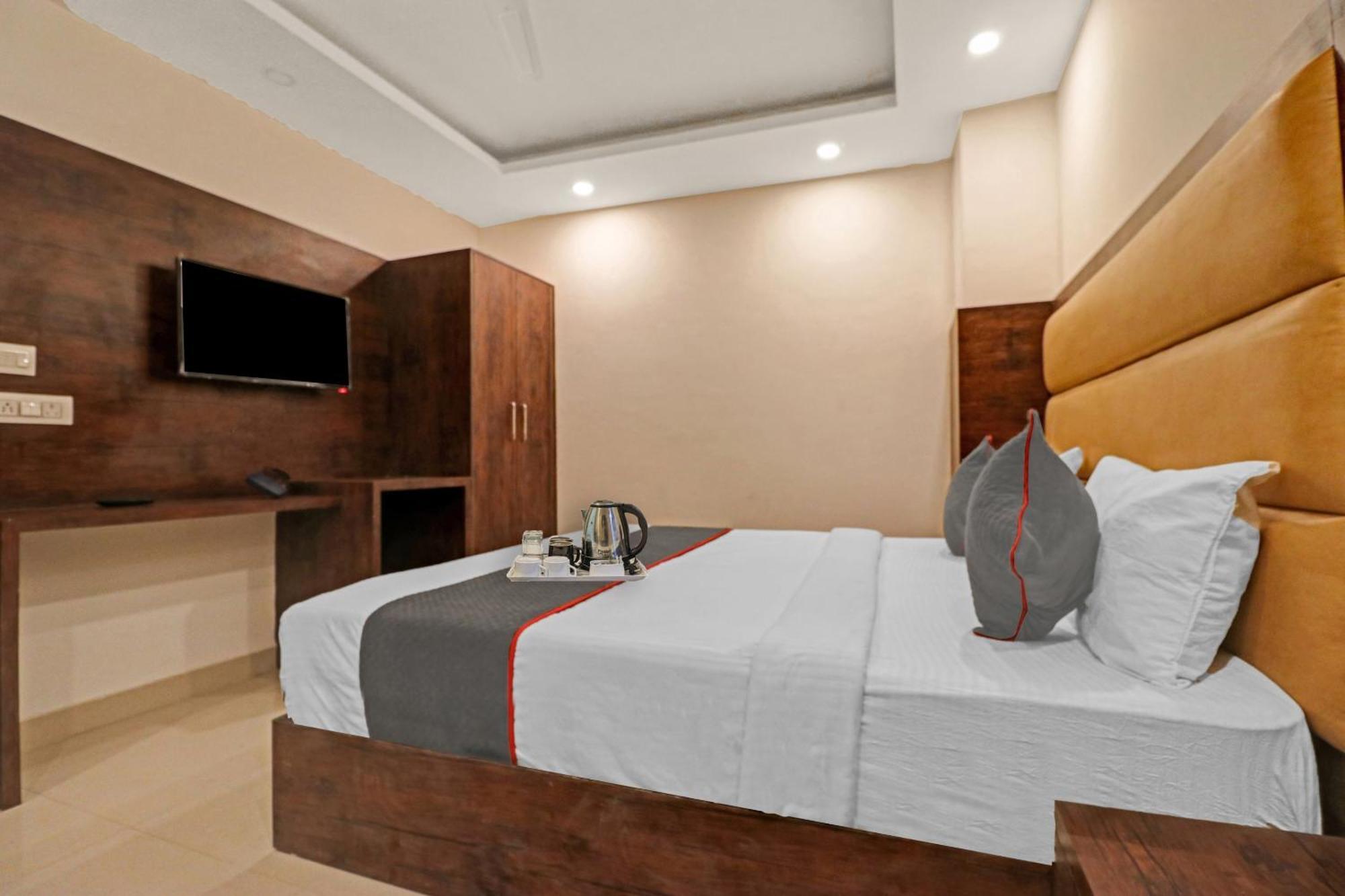 Townhouse Tark Inn نيودلهي المظهر الخارجي الصورة
