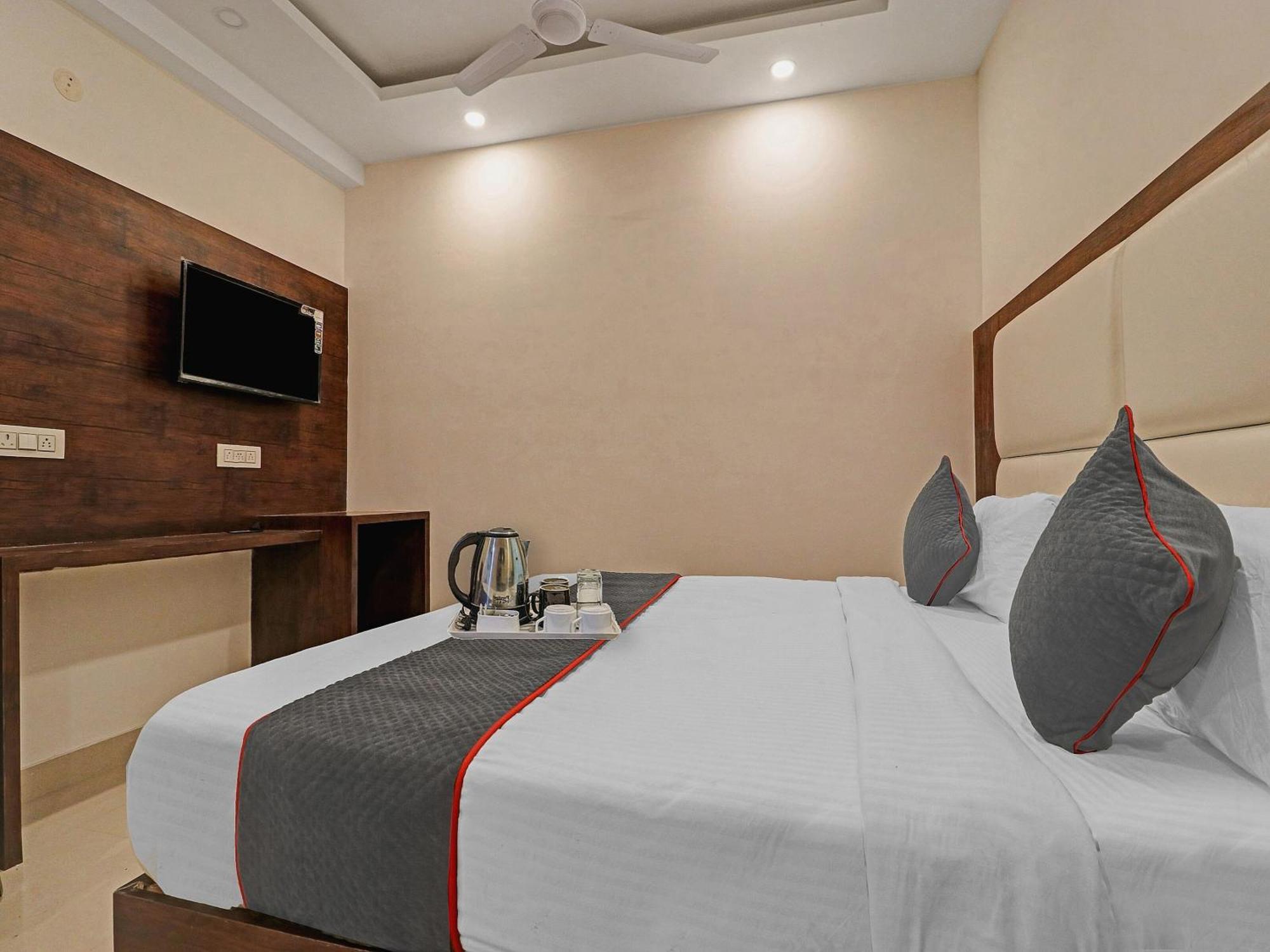 Townhouse Tark Inn نيودلهي المظهر الخارجي الصورة