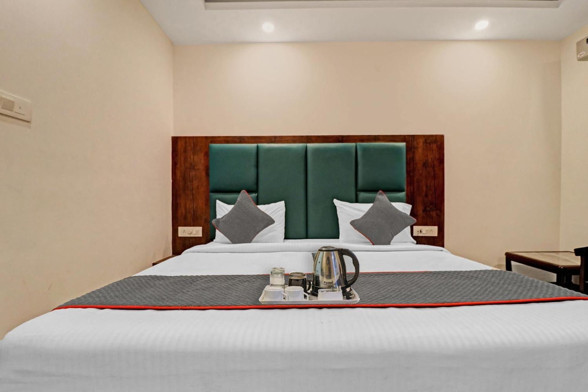 Townhouse Tark Inn نيودلهي المظهر الخارجي الصورة