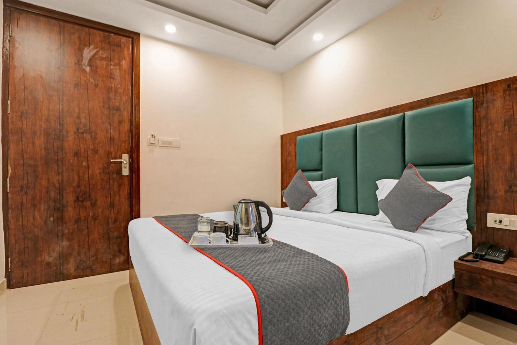 Townhouse Tark Inn نيودلهي المظهر الخارجي الصورة