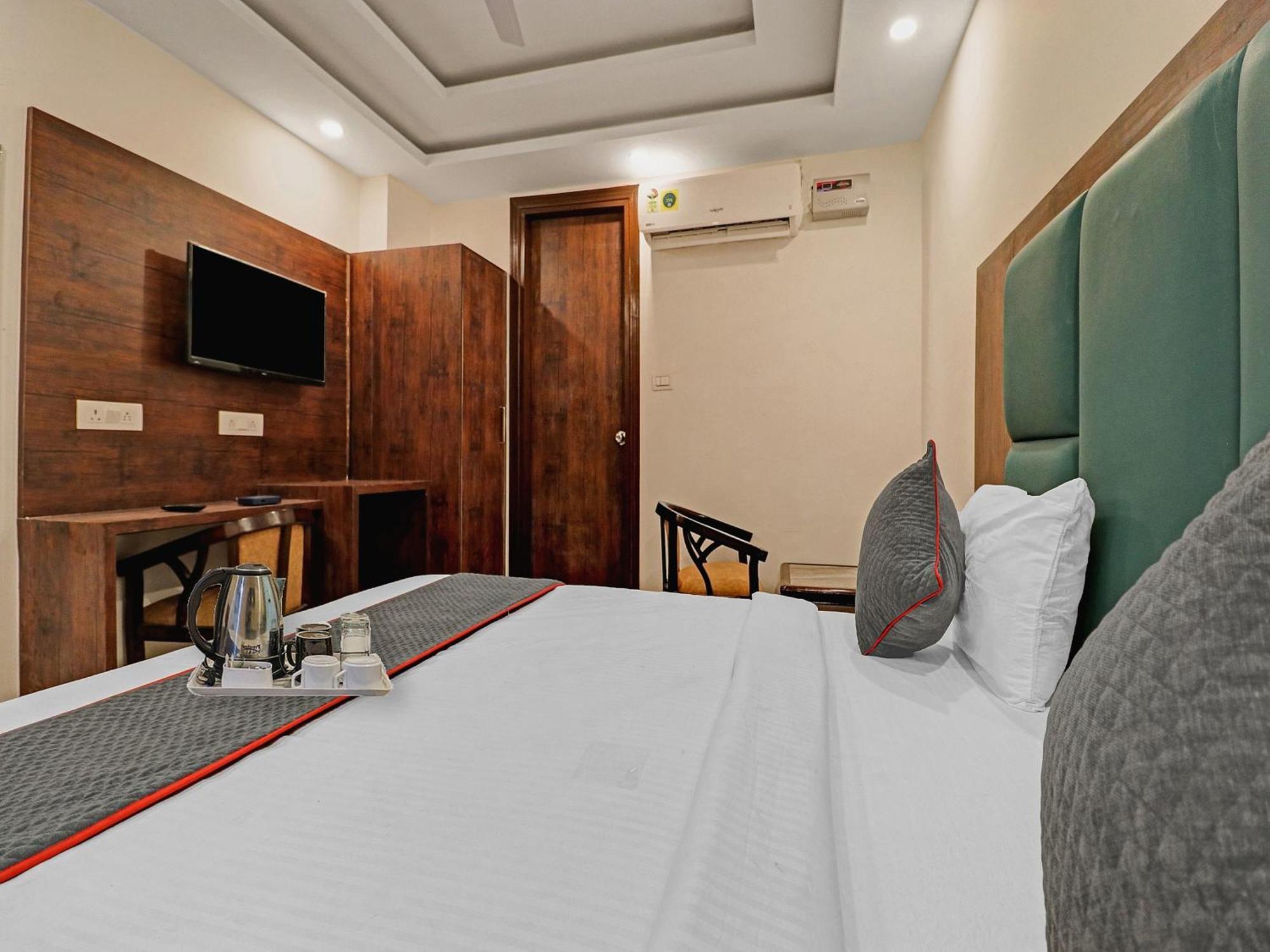 Townhouse Tark Inn نيودلهي المظهر الخارجي الصورة